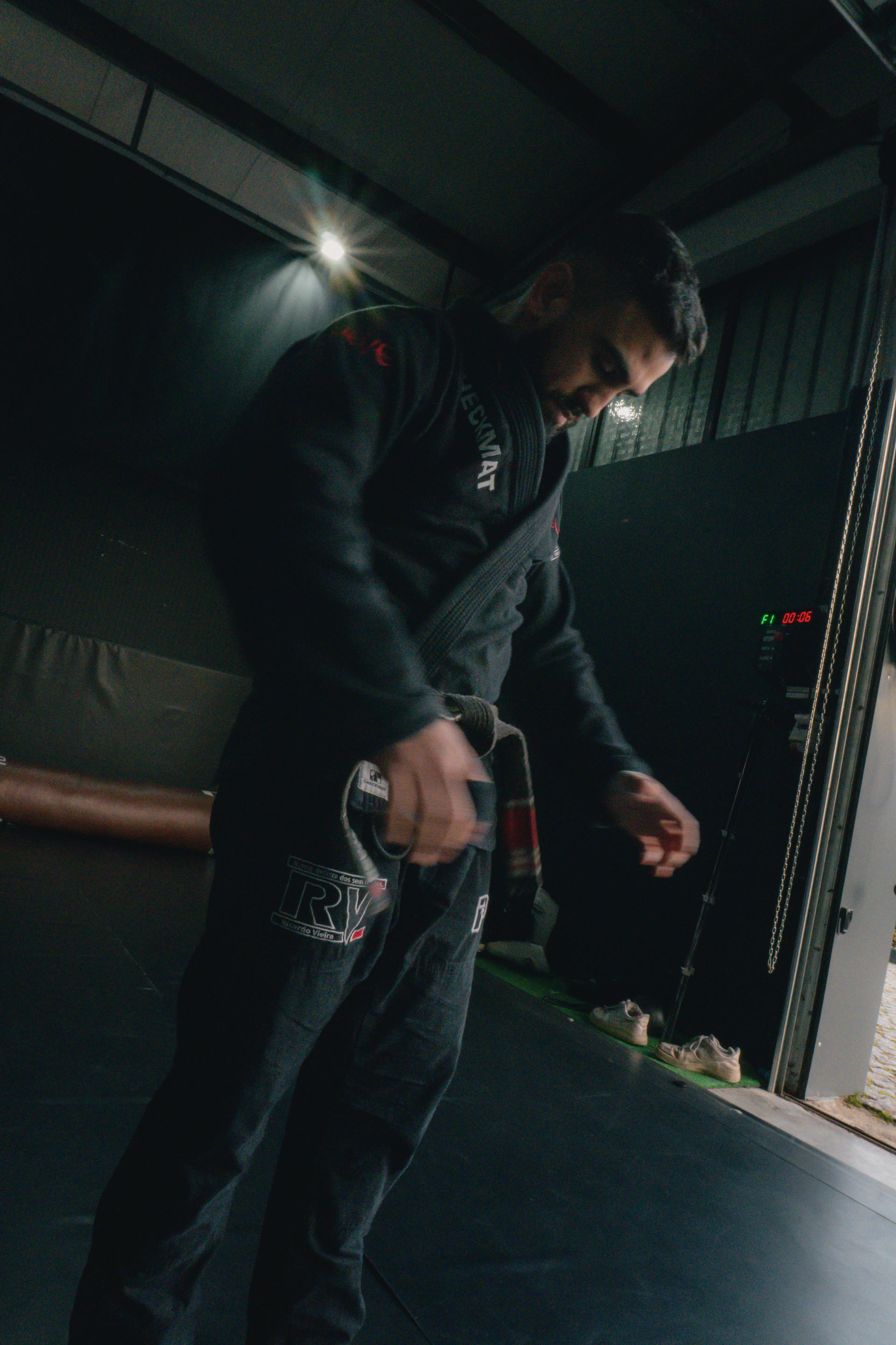 Atleta em preparação para treino na 4Four Fight Academy